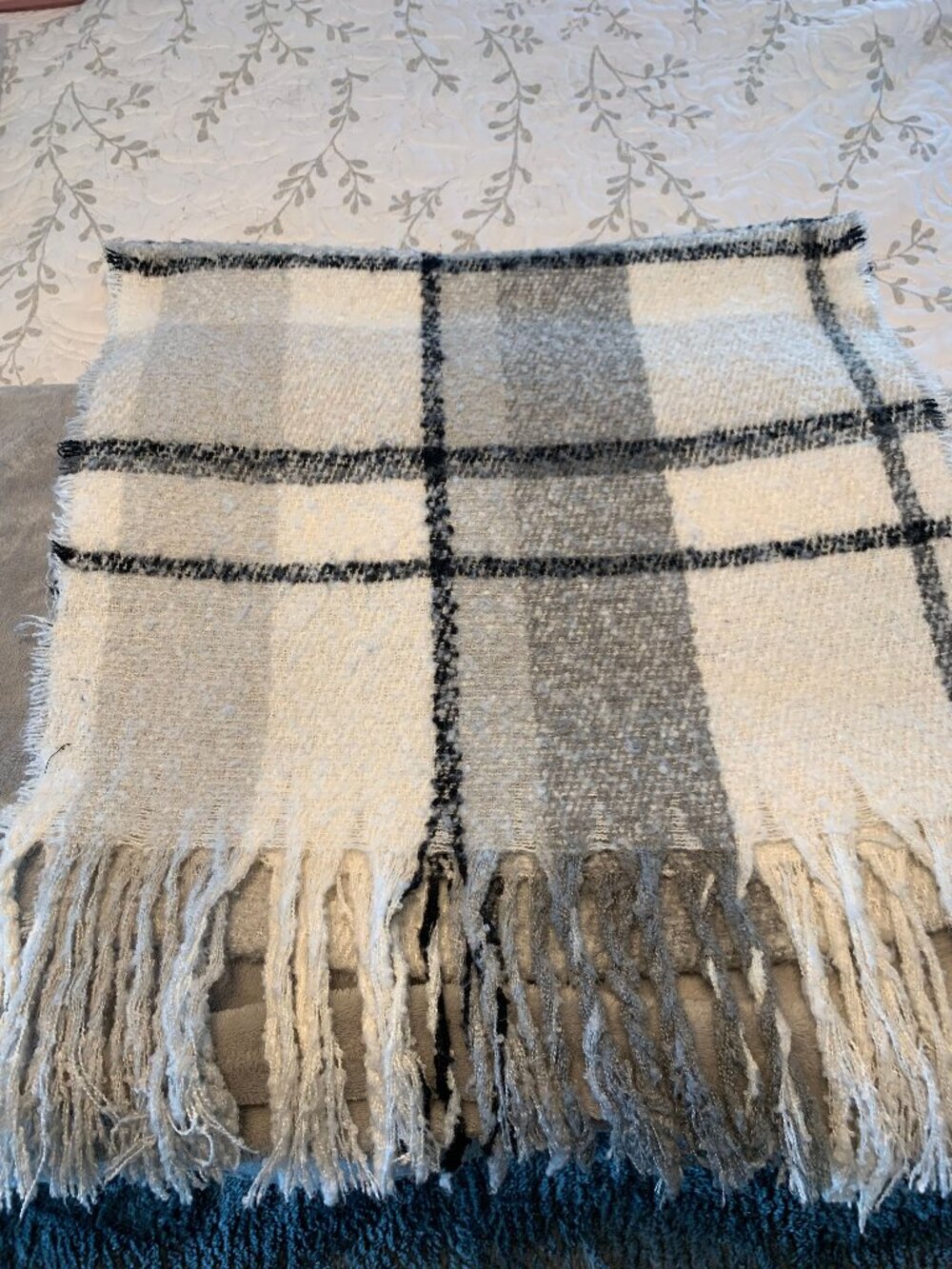 Steve Madden Black, Gray and White Fringed Blanket Wrap One Size